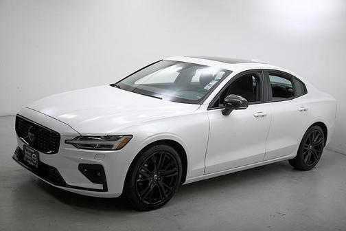 2025 Volvo S60 B5 Ultra Black Edition