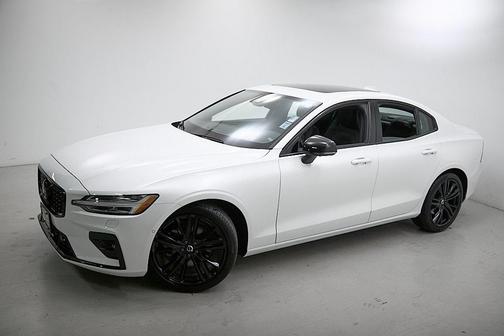 2025 Volvo S60 B5 Ultra Black Edition