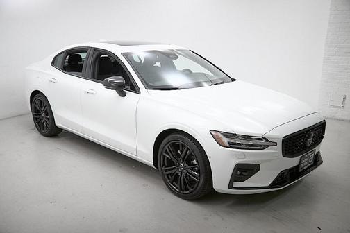 2025 Volvo S60 B5 Ultra Black Edition