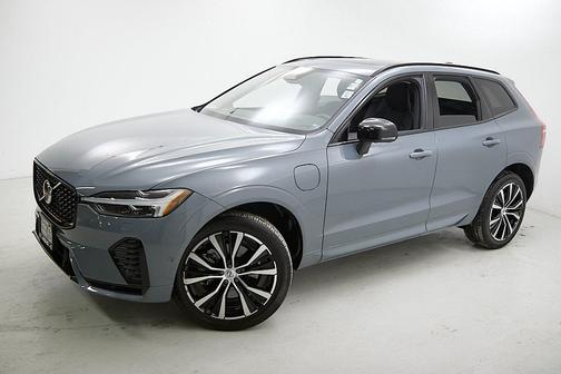 2023 Volvo XC60 Recharge Plug-In Hybrid T8 Plus Dark Theme