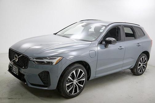 2023 Volvo XC60 Recharge Plug-In Hybrid T8 Plus Dark Theme