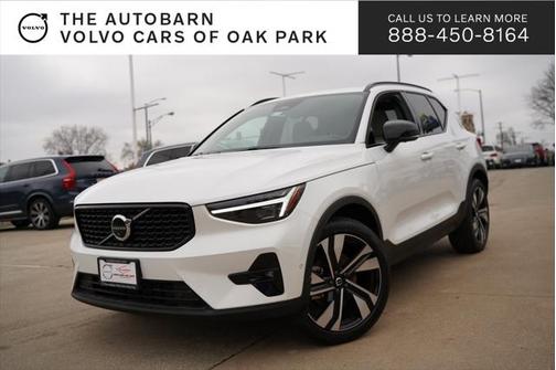 2025 Volvo XC40 B5 Plus Dark Theme