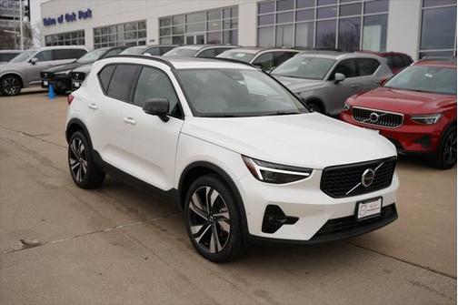 2025 Volvo XC40 B5 Plus Dark Theme