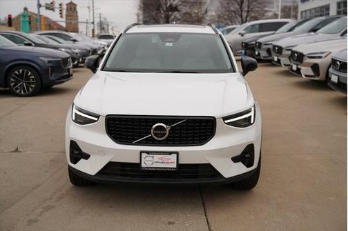 2025 Volvo XC40 B5 Plus Dark Theme