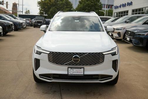 2025 Volvo XC90 B6 Plus 7-Seater