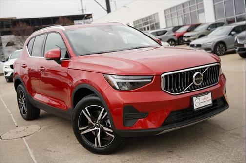 2025 Volvo XC40 B5 Core Bright Theme