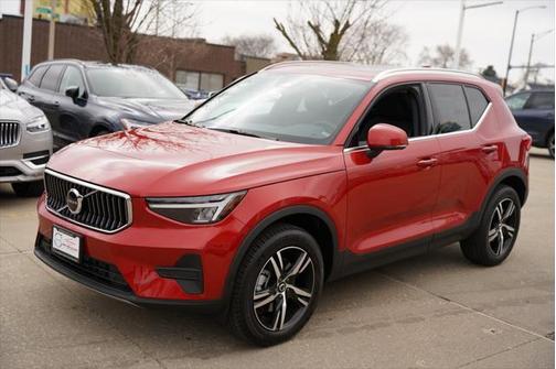 2025 Volvo XC40 B5 Core Bright Theme