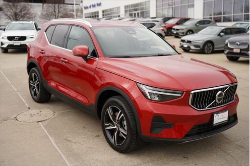 2025 Volvo XC40 B5 Core Bright Theme