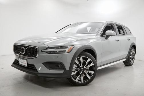 2026 Volvo V60 Cross Country B5 Ultra