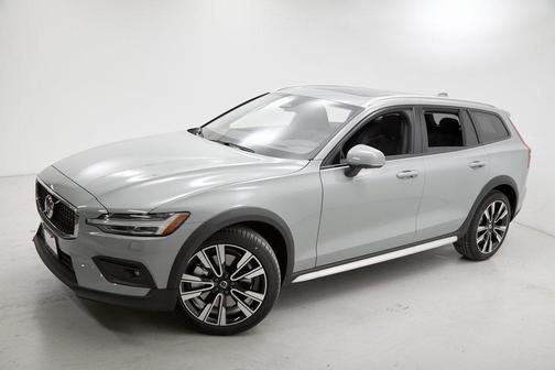 2026 Volvo V60 Cross Country B5 Ultra