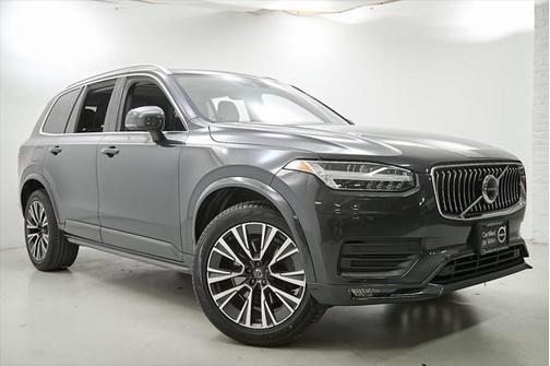 2022 Volvo XC90 T5 Momentum