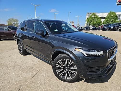 2022 Volvo XC90 T5 Momentum