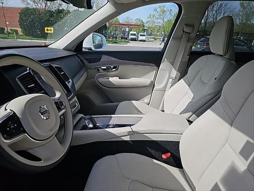 2024 Volvo XC90 Recharge Plug-In Hybrid T8 Plus Bright Theme 7-Seater