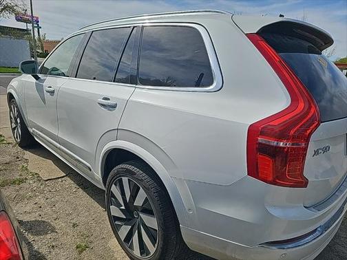 2024 Volvo XC90 Recharge Plug-In Hybrid T8 Plus Bright Theme 7-Seater