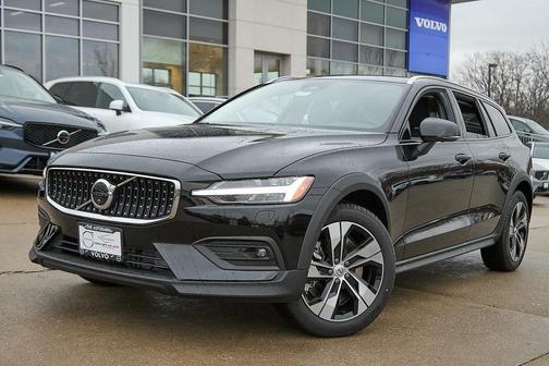 2026 Volvo V60 Cross Country B5 Plus