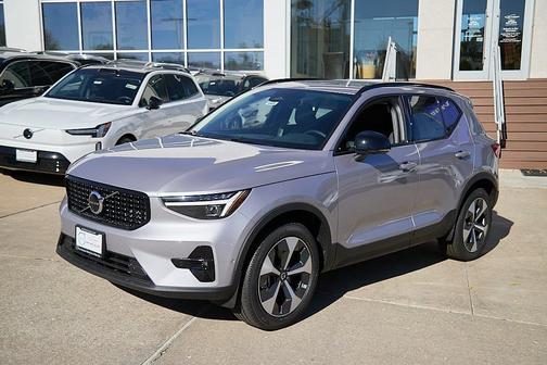 2026 Volvo XC40 B5 Plus