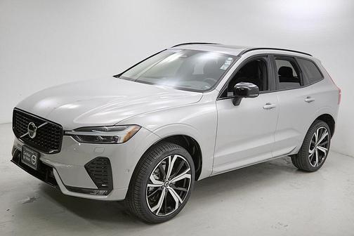 2023 Volvo XC60 B5 Ultimate Dark Theme