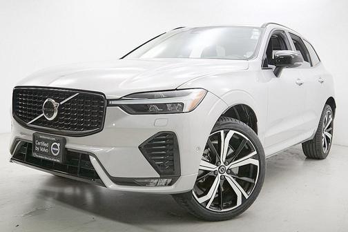 2023 Volvo XC60 B5 Ultimate Dark Theme
