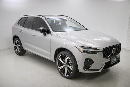 2023 Volvo XC60 B5 Ultimate Dark Theme