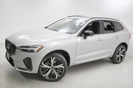 2023 Volvo XC60 B5 Ultimate Dark Theme