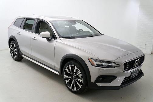 Silver Dawn Metallic 2025 Volvo V60 Cross Country Ultra, B5 AWD Gas (mild hybrid)