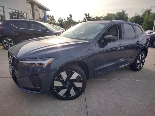 2025 Volvo XC60 Plug-In Hybrid T8 Plus
