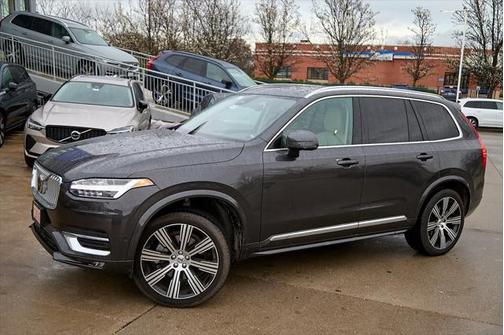 2025 Volvo XC90 Ultra Bright Theme