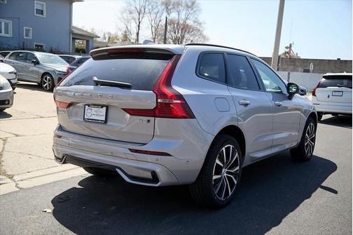 2025 Volvo XC60 B5 Plus