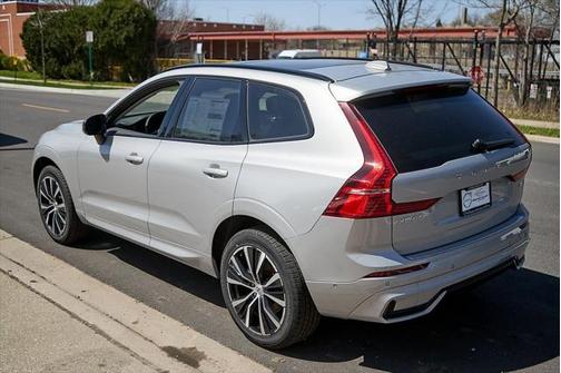 2025 Volvo XC60 B5 Plus