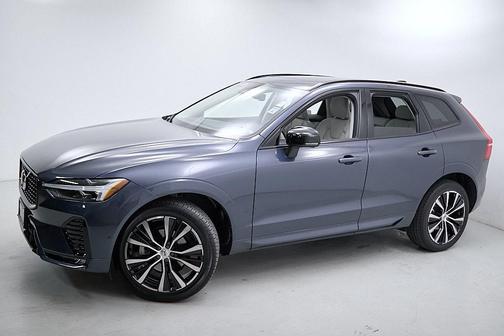 2023 Volvo XC60 B5 Plus Dark Theme