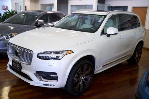 2025 Volvo XC90 B5 Plus