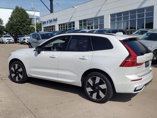 2025 Volvo XC60 Plug-In Hybrid T8 Plus