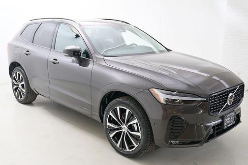 Platinum Grey Metallic 2025 Volvo XC60 B5 Plus
