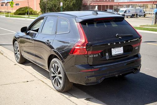 2025 Volvo XC60 Core