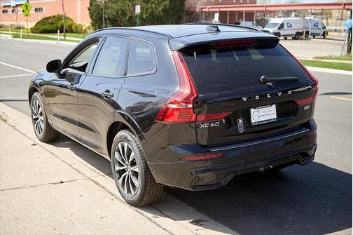 2025 Volvo XC60 Core