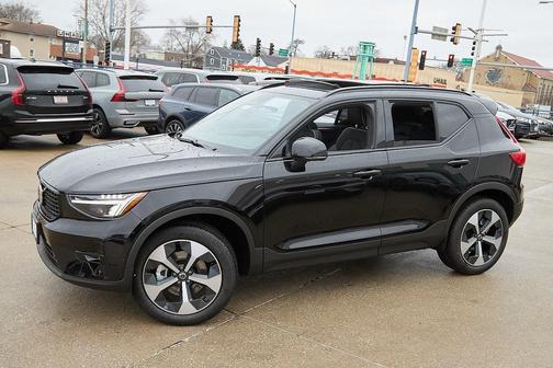 2026 Volvo XC40 B4 Plus