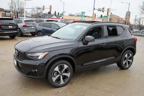 2026 Volvo XC40 B4 Plus