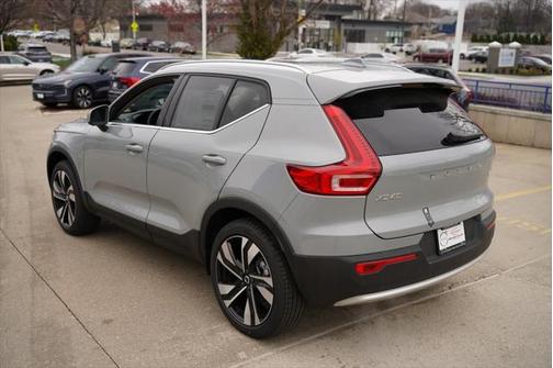 2025 Volvo XC40 B5 Plus Bright Theme