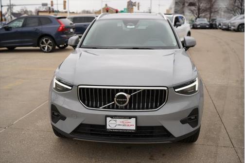 2025 Volvo XC40 B5 Plus Bright Theme