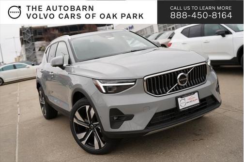 2025 Volvo XC40 B5 Plus Bright Theme