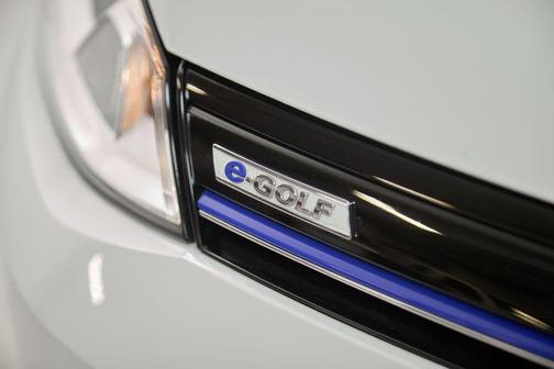 Pure White 2015 Volkswagen e-Golf Limited Edition