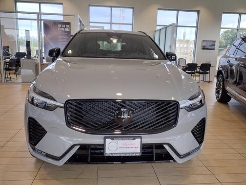 2026 Volvo XC60 B5 Ultra Black Edition