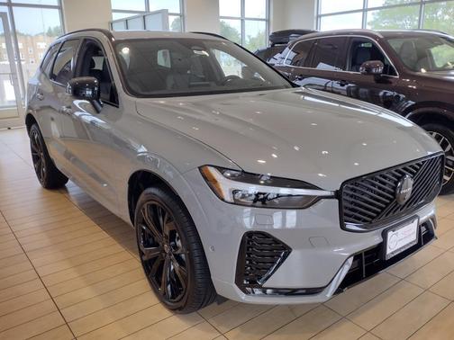 2026 Volvo XC60 B5 Ultra Black Edition