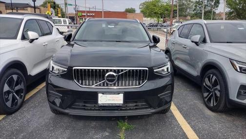 2025 Volvo XC40 Core Bright Theme
