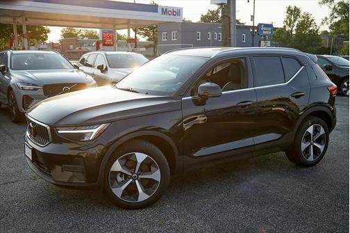 2025 Volvo XC40 Core Bright Theme