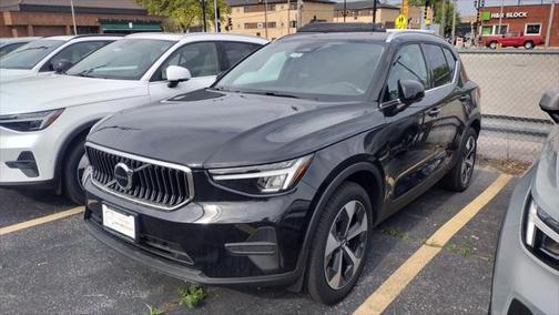 2025 Volvo XC40 Core Bright Theme