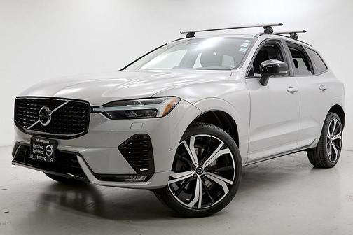 2023 Volvo XC60 B5 Ultimate Dark Theme