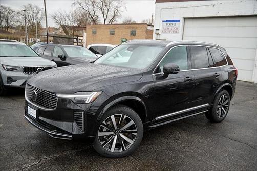 2025 Volvo XC90 B6 Core