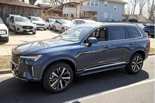 2025 Volvo XC90 B5 Core