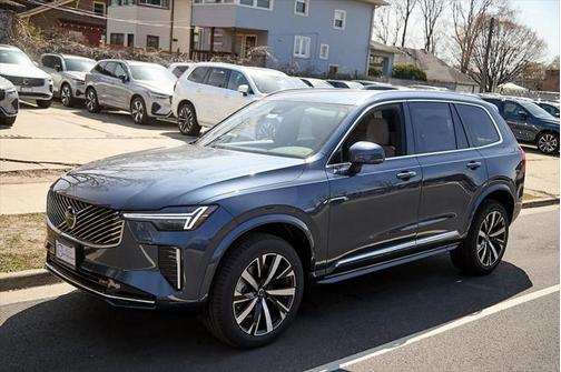 2025 Volvo XC90 B5 Core